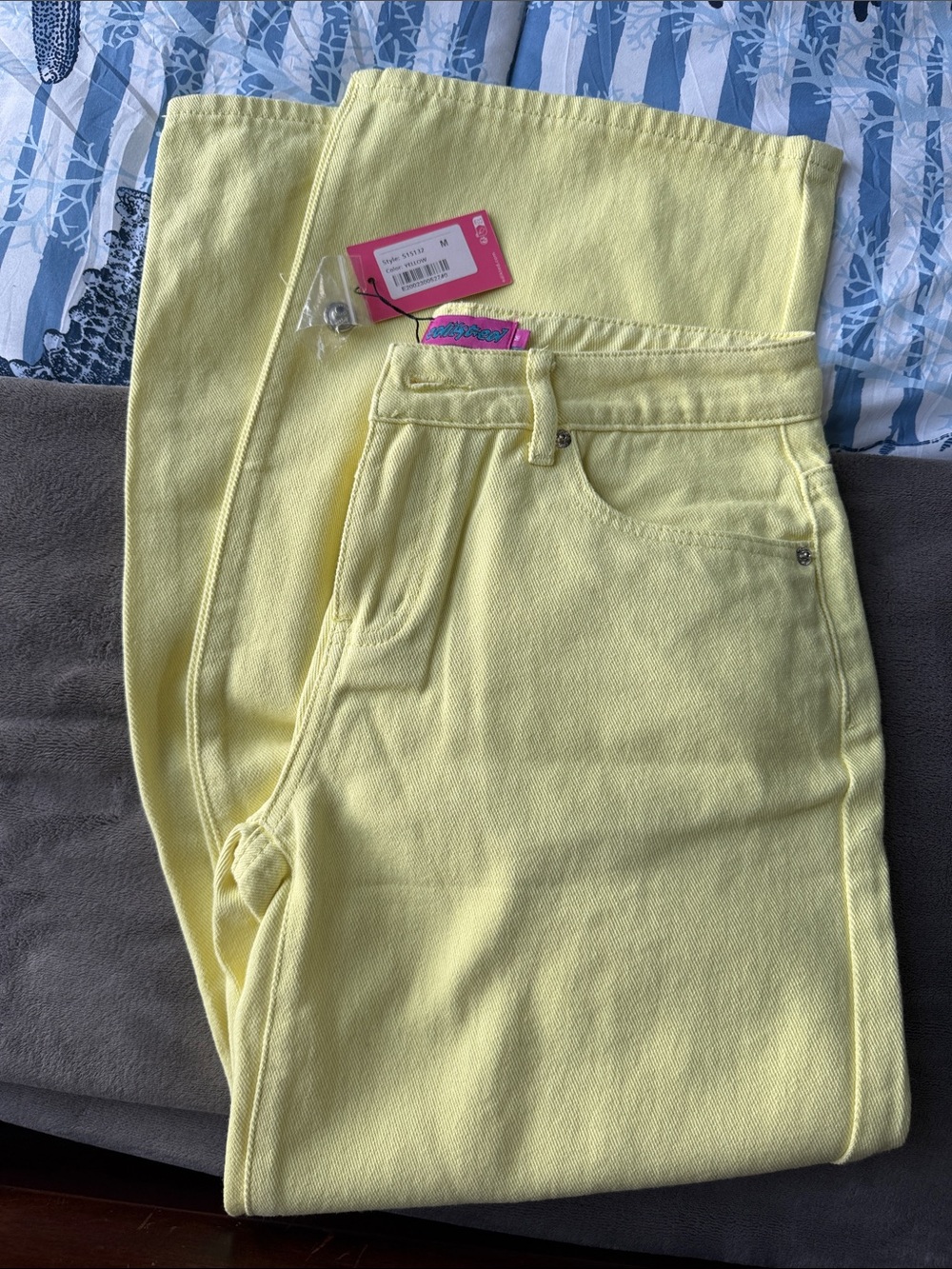 Edikted High-Rise Slim Jeans in Pale Yellow